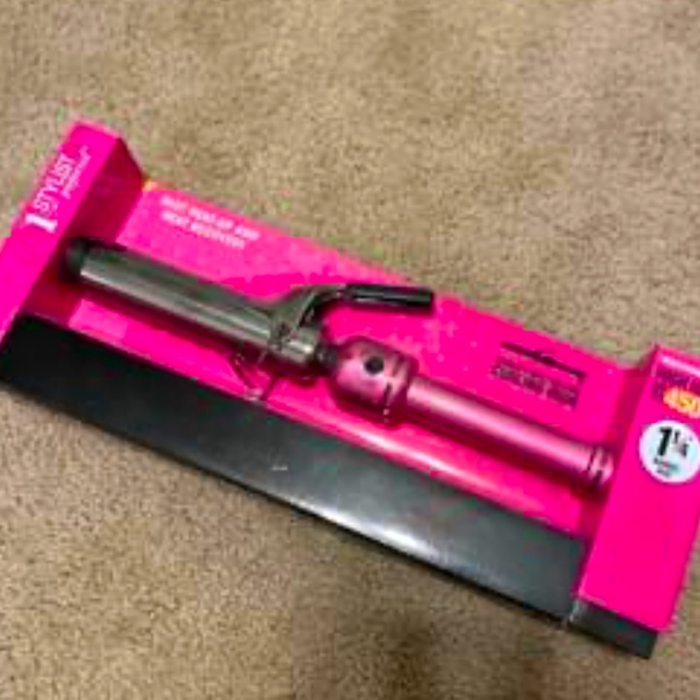 Brand new never used curling iron 1 1/4 inch
